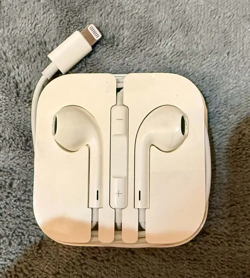 Apple EarPods with Lightning Connector